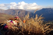 44 Dalla cresta di vetta del Corno Zuccone vista verso Cancervo-Venturosa